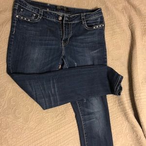 Dark denim jeans with super cute detail🔥🔥